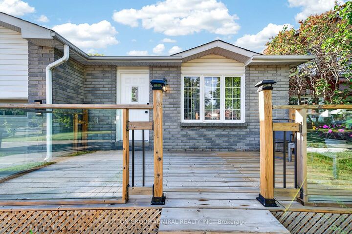 Property Photo: 41 Whitehorn Crescent ON L4N 8E4