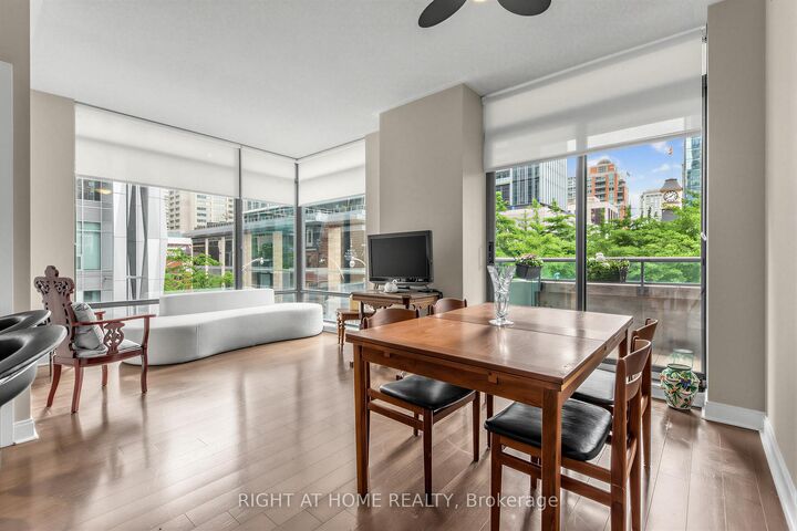 Property Photo:  18 Yorkville Avenue 305  ON M4W 3Y8 