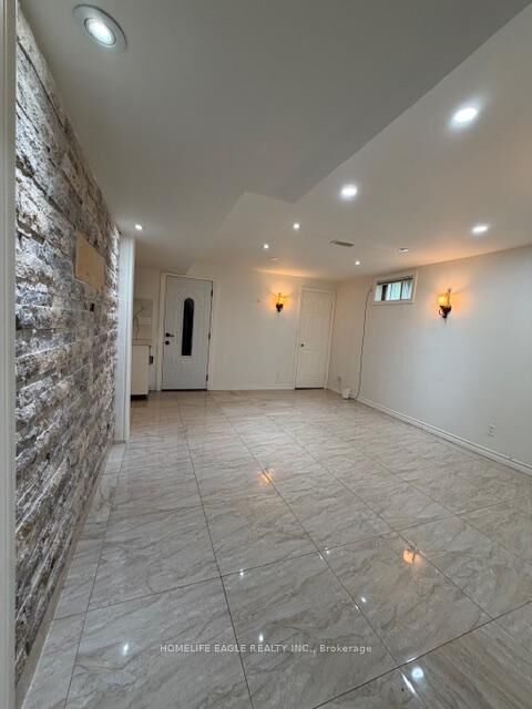 Property Photo:  366 Waratah Avenue (Basement)  ON L3Y 7T6 