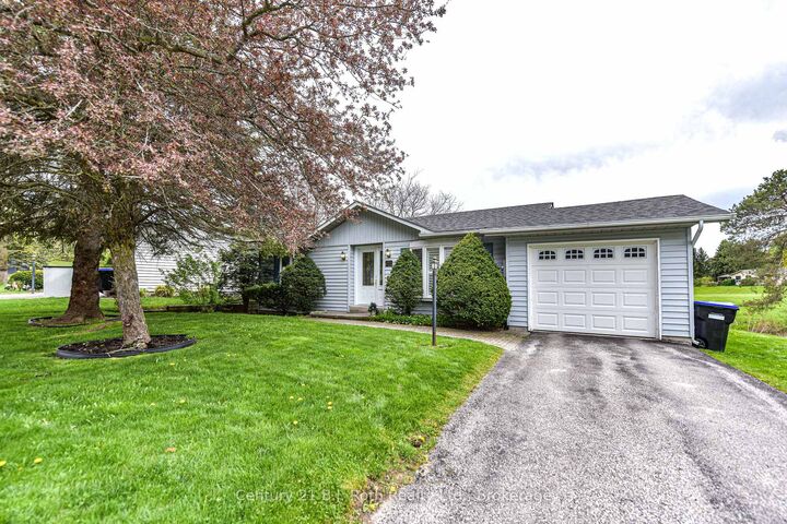 Property Photo: 56 Tecumseth Pines Drive ON L0G 1W0