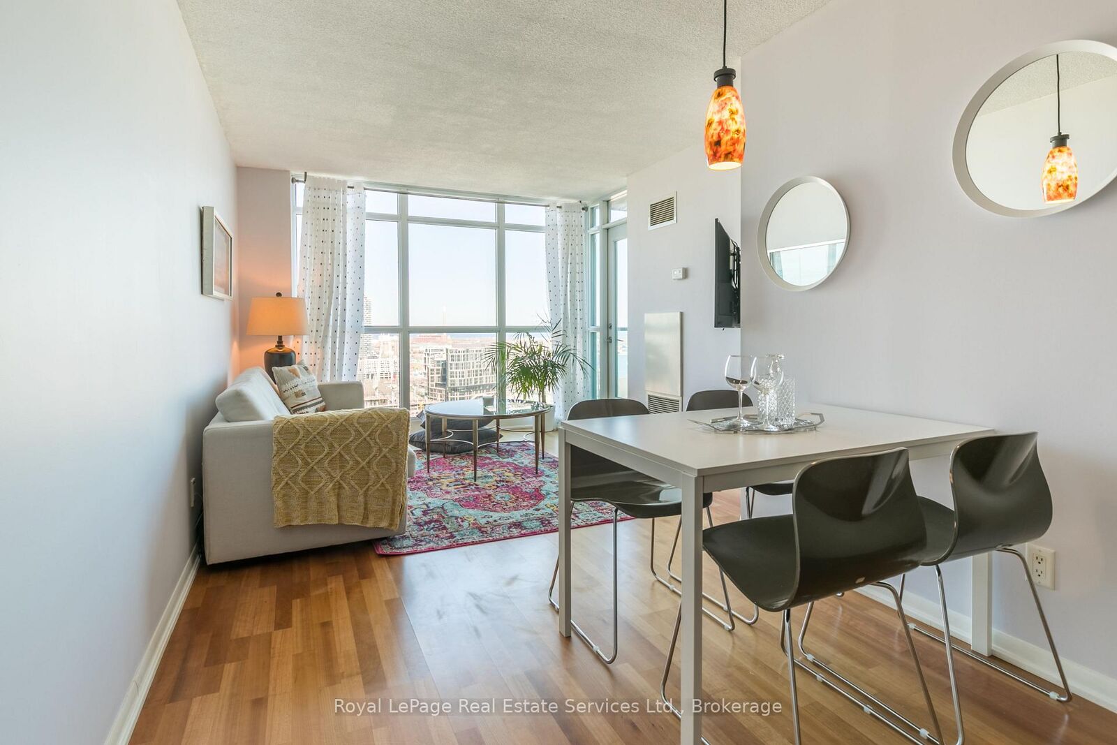 Photo de la propriété: 18 Yonge Street 2907 ON M5E 1Z8