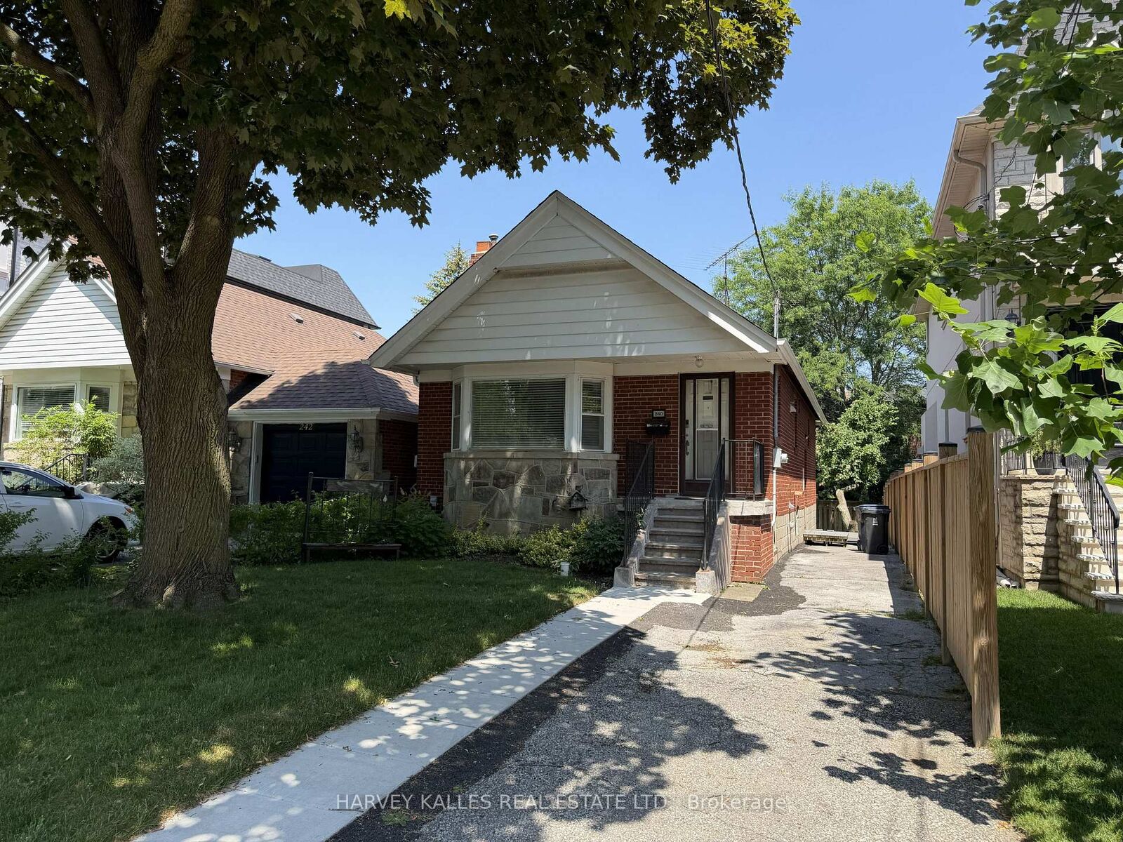 Property Photo:  240 Joicey Boulevard  ON M5M 2V7 