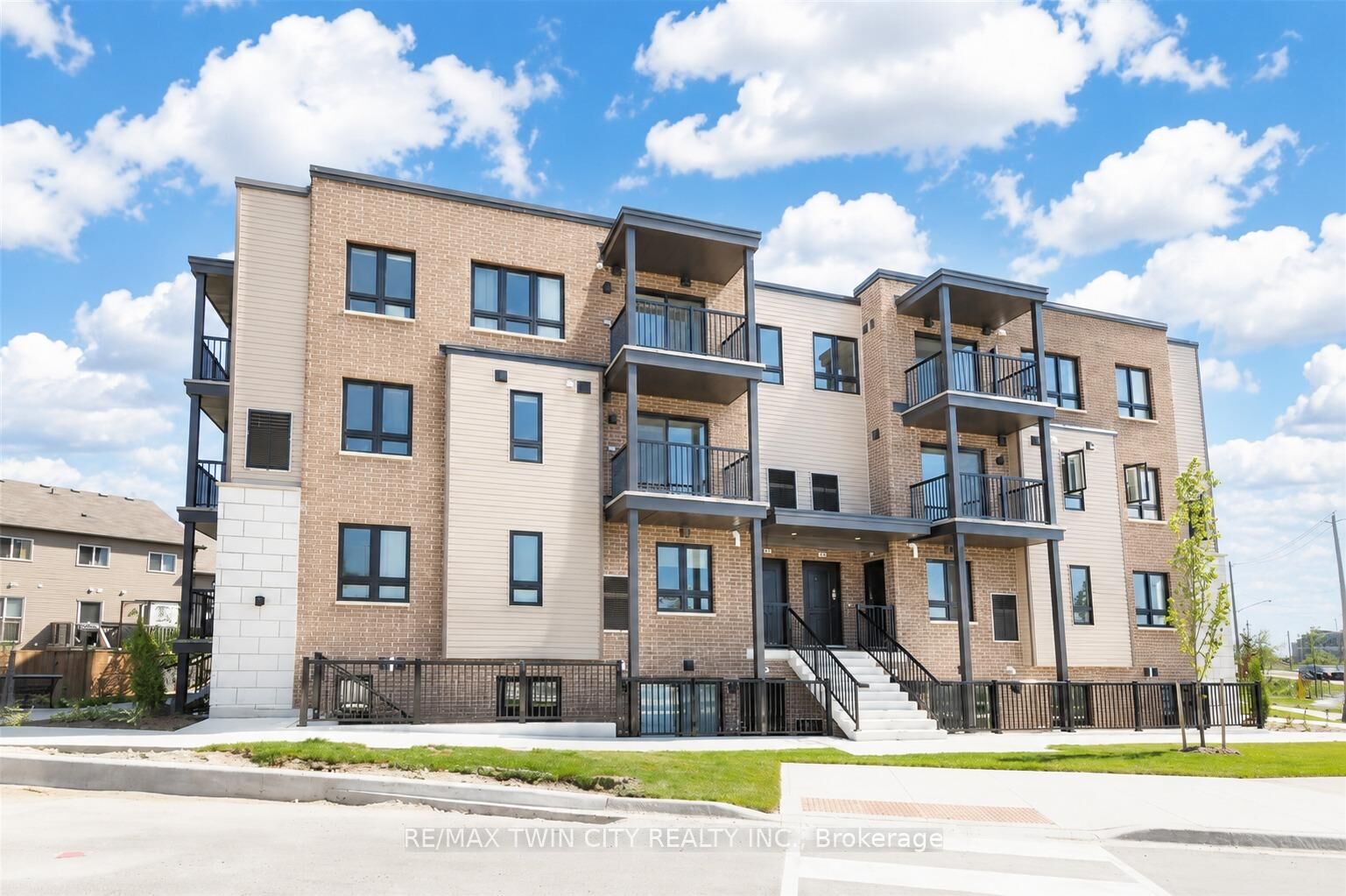 Photo de la propriété:  1331 Countrystone Drive B3  ON N2N 3S4 