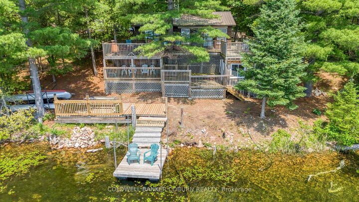 1015 Oak Lane N — photo 1