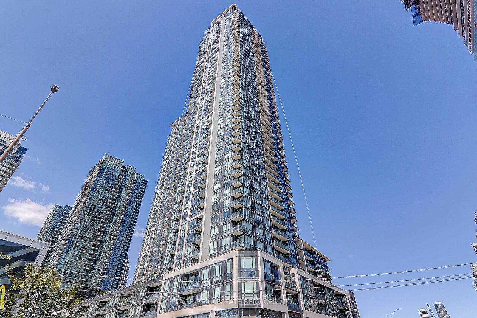 Property Photo: 4011 Brickstone Mews 4510 ON L5B 0J7