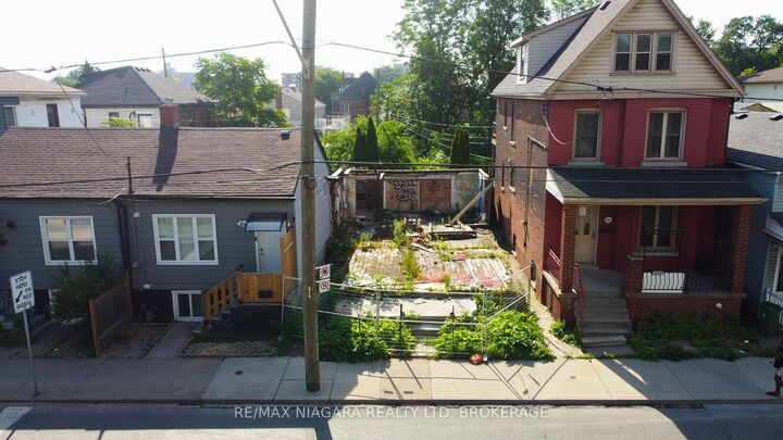 186 John Street N — photo 1