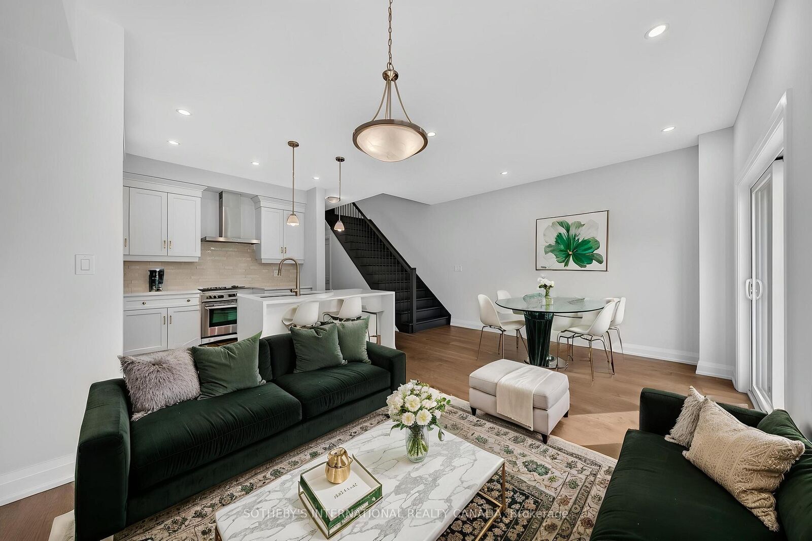 Property Photo:  675 Victoria Road N 24  ON N1E 0S9 