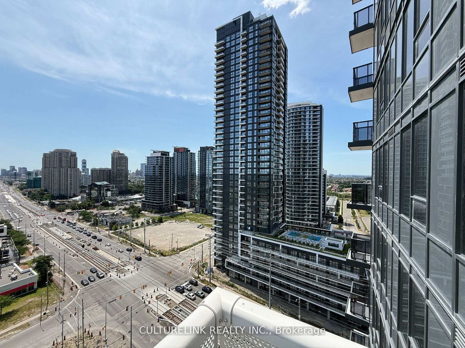Property Photo:  5105 Hurontario Street 1604  ON L4Z 0C9 