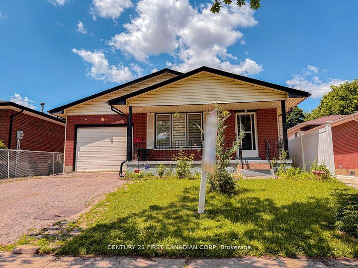 8 Poplar Crescent — photo 1