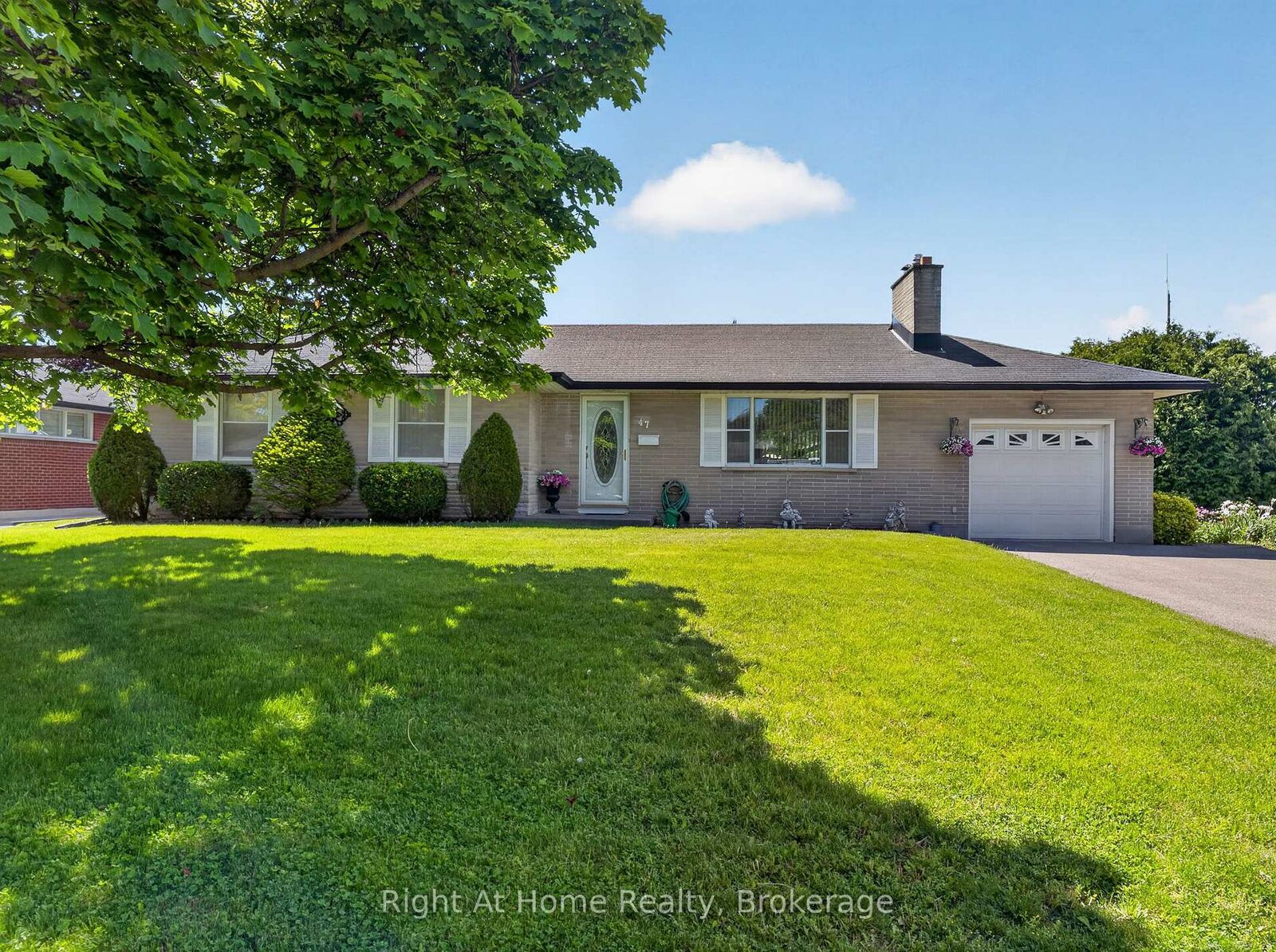 Property Photo:  47 Churchill Avenue  ON L1G 3K5 