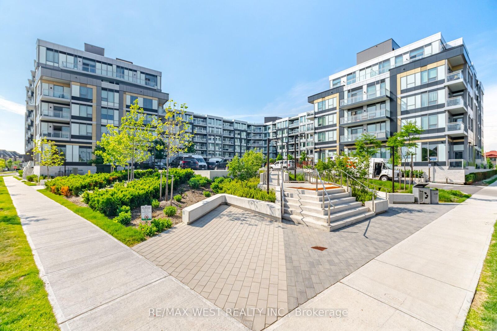 Property Photo:  2501 Saw Whet Boulevard 521  ON L6M 5N2 
