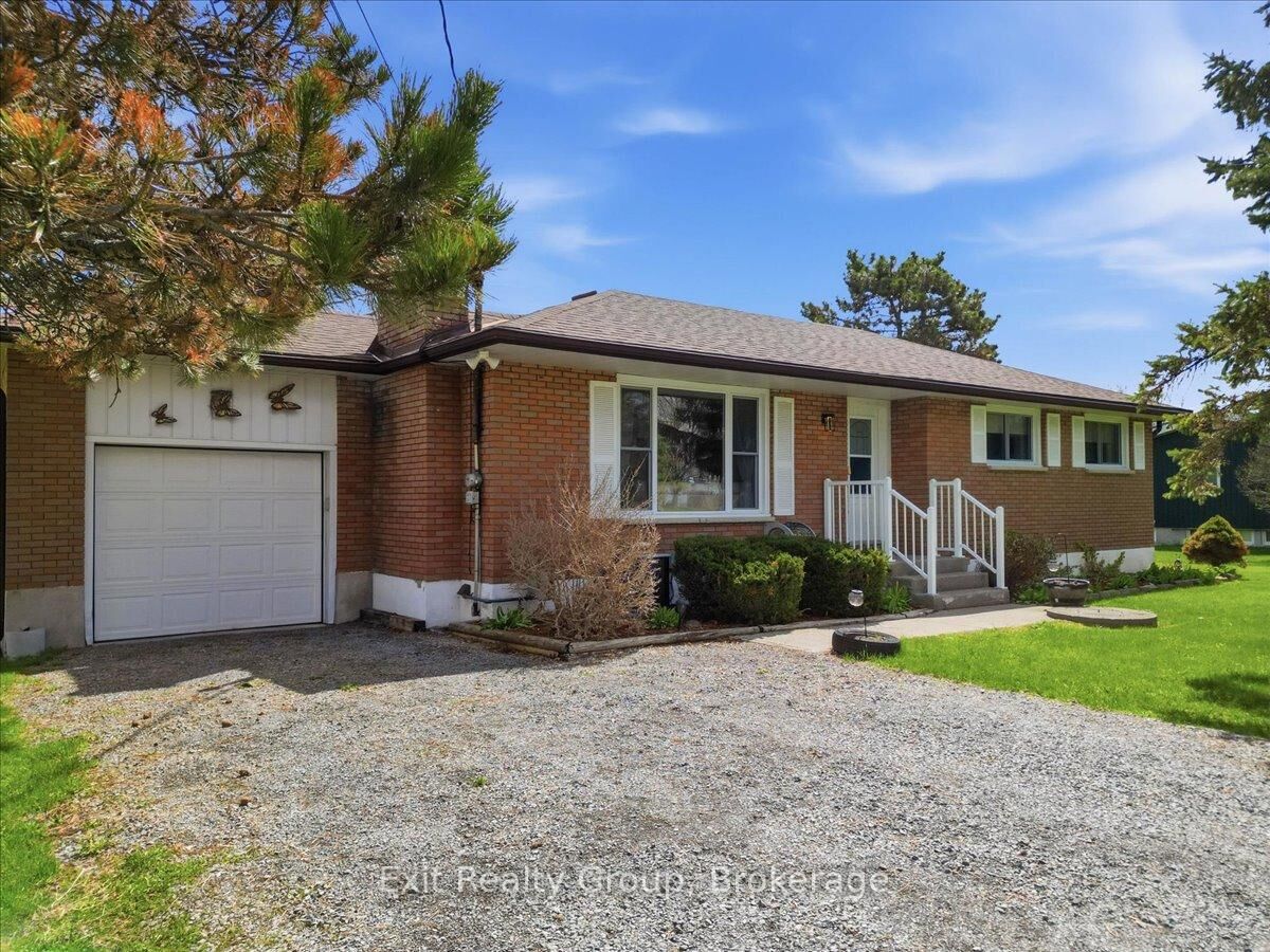 Property Photo:  196 Elmwood Drive  ON K8N 4Z4 