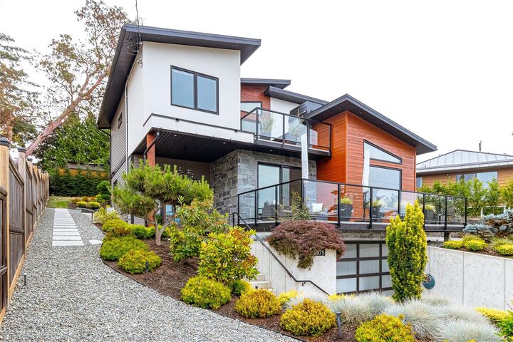 Property Photo: 6575 Central Saanich Rd BC V8Z 5T9
