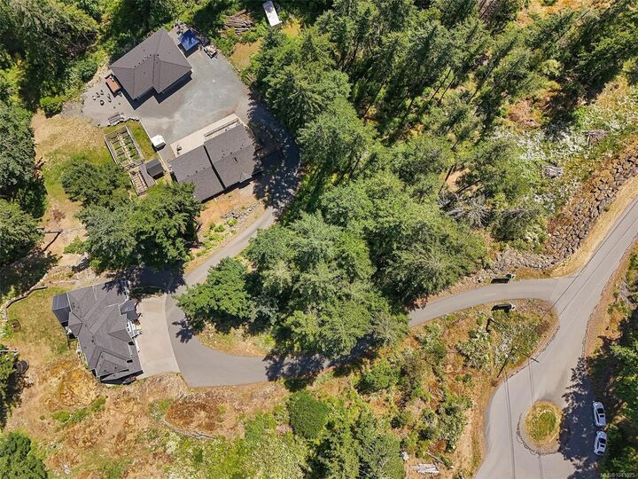 Property Photo: 1789 York Ridge Pl BC V9B 6E5