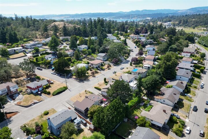 Property Photo:  880 Rockheights Ave  BC V9A 6J6 