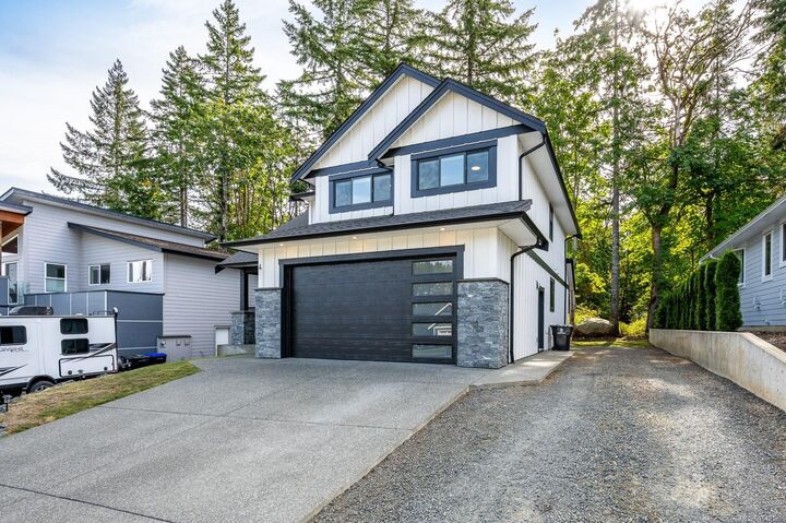 Property Photo: 2880 Arden Rd #4 BC V9N 9J9