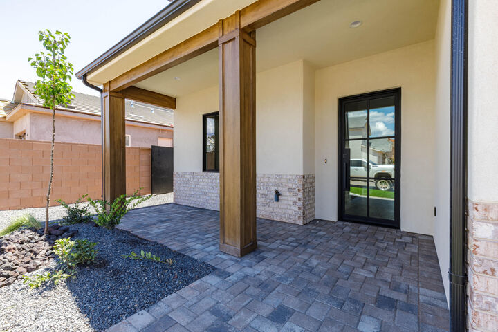 Property Photo: 1986 N Creek Side Ct UT 84780