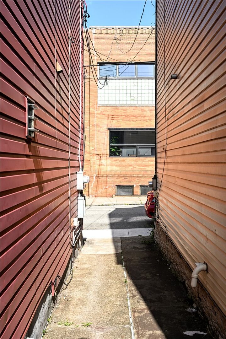 Property Photo:  100 S 14th St  PA 15203 
