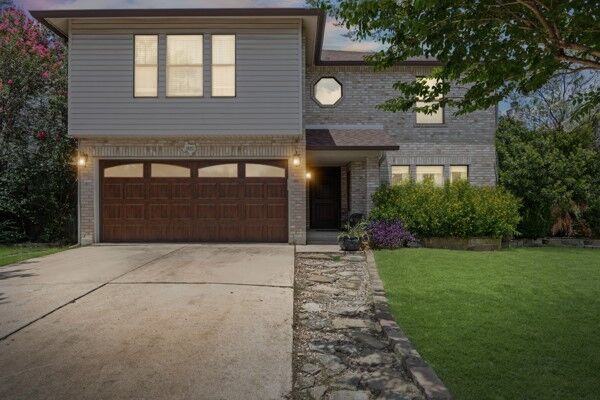 Property Photo:  1187 Forest Bluff Trail  TX 78665 