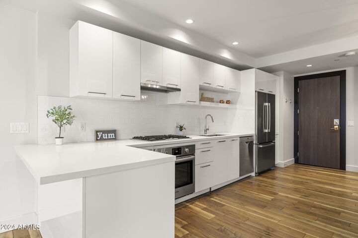 Property Photo: 4422 N 75th Street 2002 AZ 85251