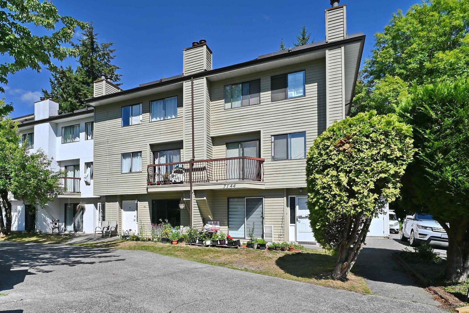 Property Photo: 7144 133B Street 210 BC V3W 8A4