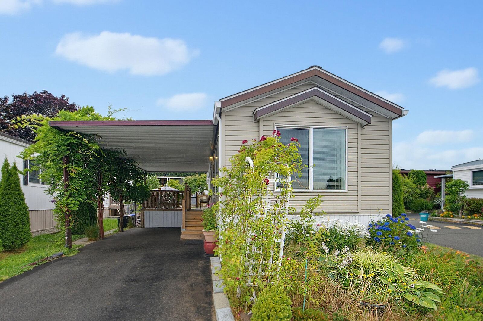 Property Photo: 15875 20 Avenue 38 BC V4A 2B1