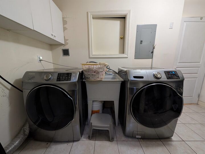 Property Photo:  4xxx Reid Street Rooms In Shared  BC V5R 3Y6 