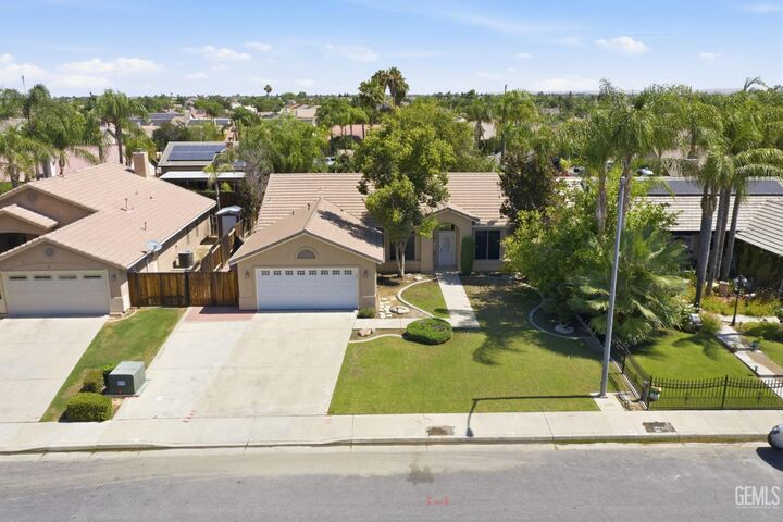Property Photo: 12514 Sawtooth Avenue CA 93312