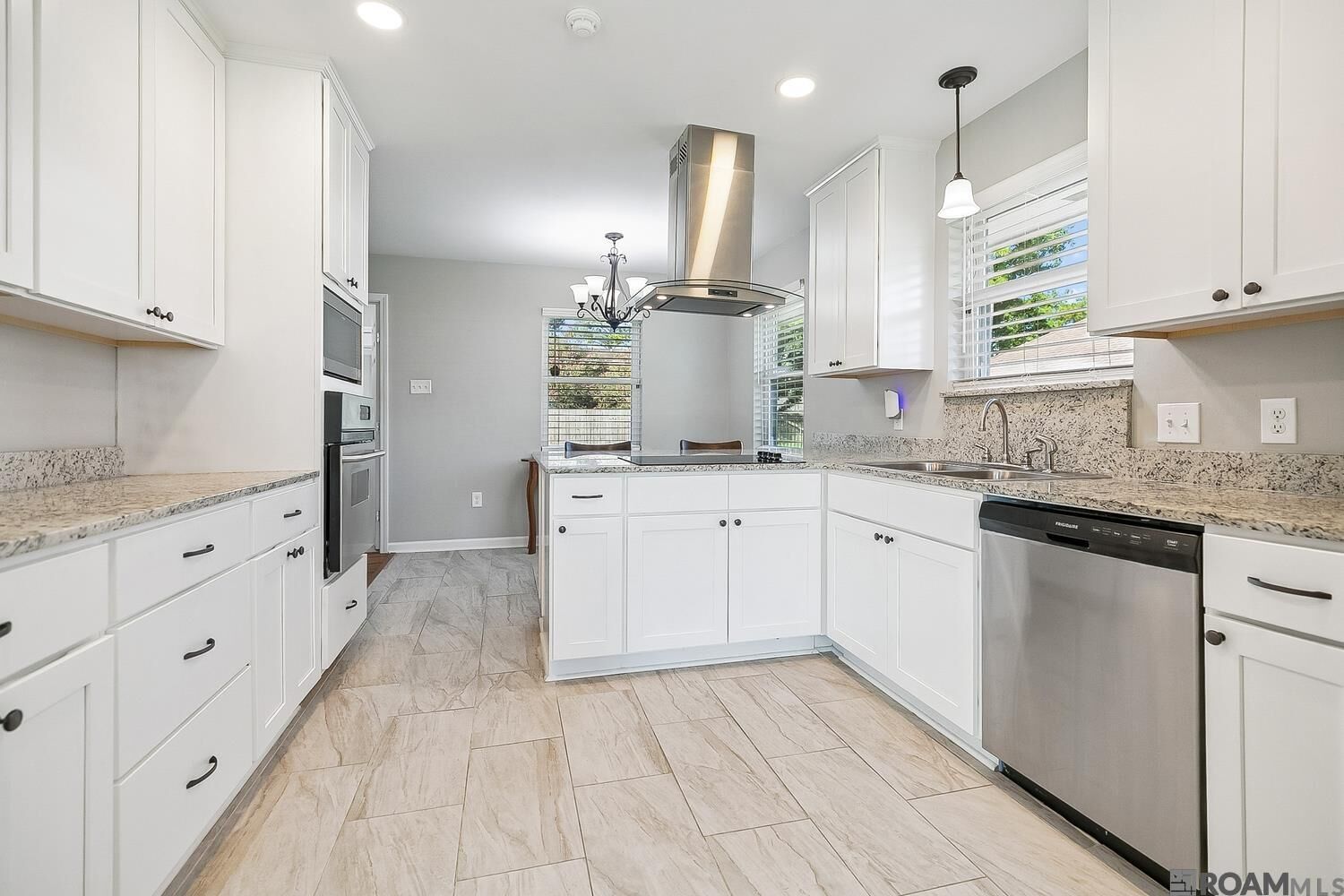 Property Photo:  9866 Azrok Ave  LA 70809 