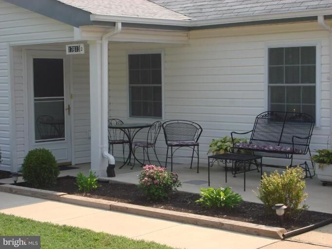 Property Photo: 17813 Willow Road VA 22026