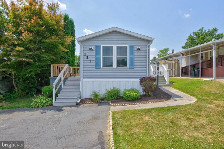 Property Photo: 121 Pheasant Ridge Circle PA 17603