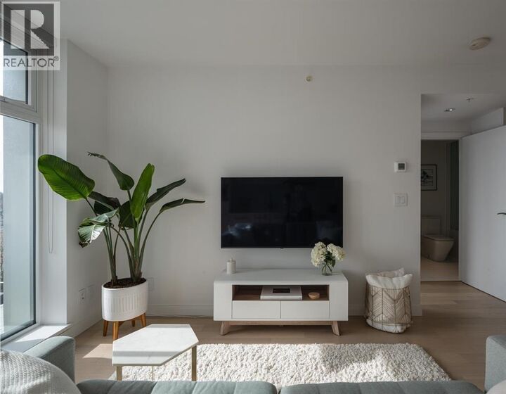 Property Photo: 2221 East 30th Avenue 903 BC V5N 0G6