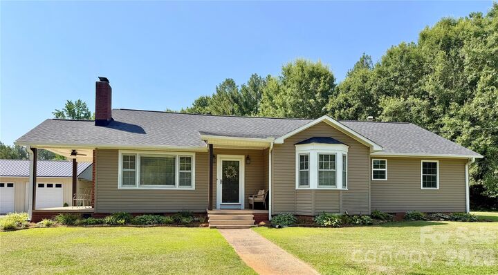 Property Photo:  917 W Pine Street  SC 29702 