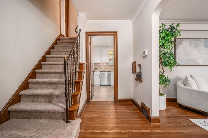 Property Photo:  870 Euclaire Avenue  OH 43209 