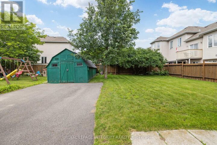 Property Photo: 1081 Kenaston Street ON K1B 3P8