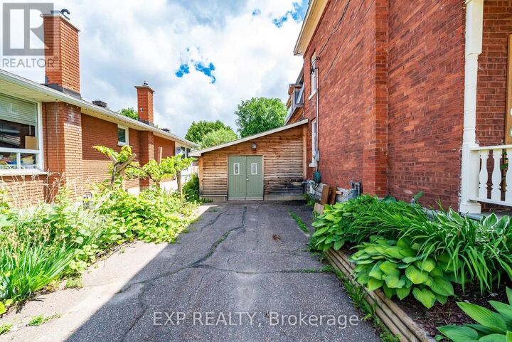 Property Photo:  6 Crawford Street  ON K0J 1K0 