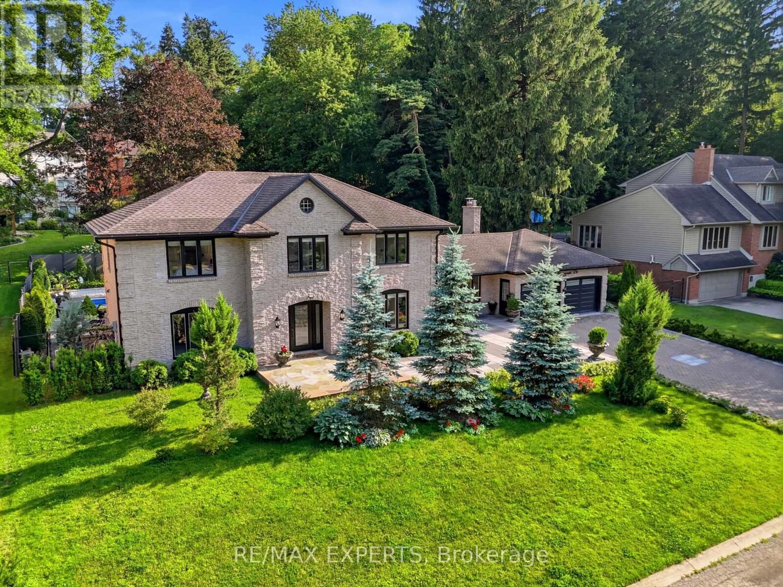Property Photo:  28 Stonegate Drive  ON L9G 3R7 