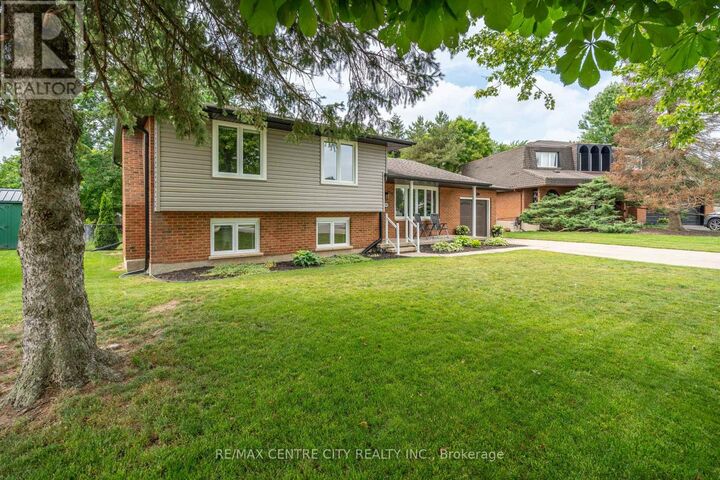 Property Photo:  159 Sherwood Crescent  ON N0L 1G3 