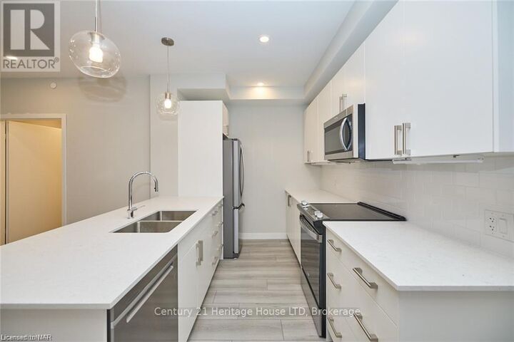 Property Photo: 118 West Street 704 ON L3K 4E6