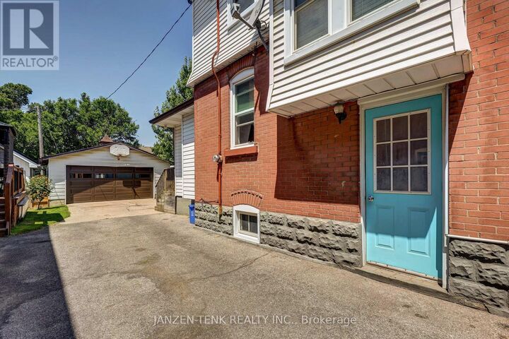 Property Photo: 17 King Street ON N4G 3E3