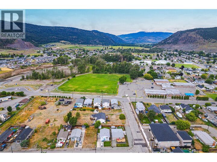 Property Photo: 1376 Voght Street BC V1K 1B8