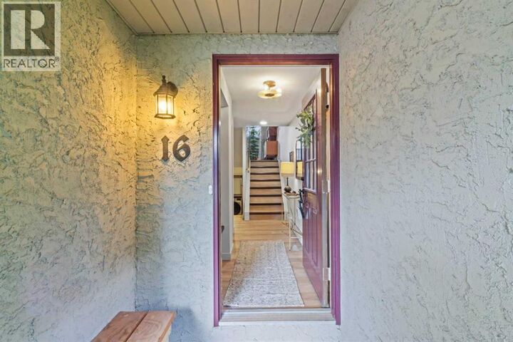 Property Photo:  140 Point Drive Northwest  AB T3B 4W3 