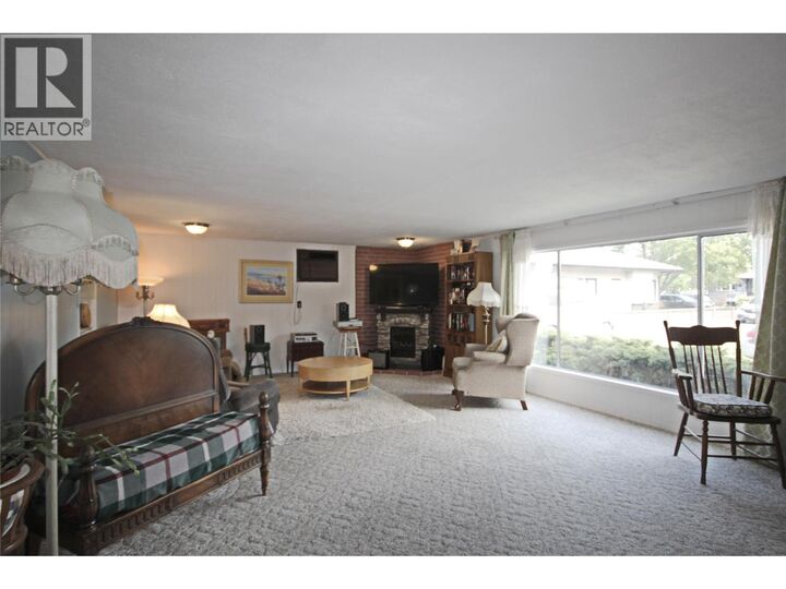 Property Photo: 402 Conklin Avenue BC V2A 2T4