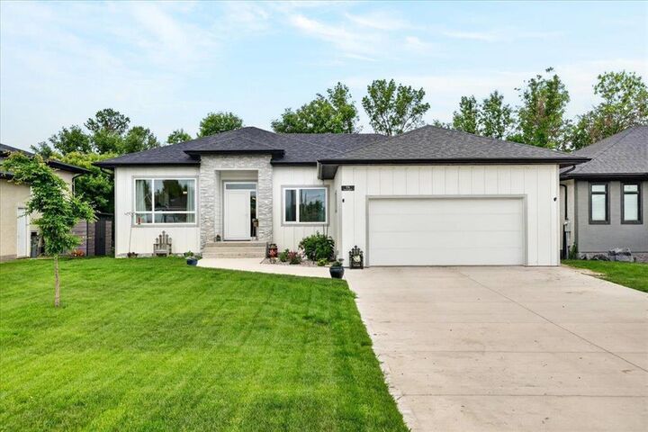 Property Photo: 7 A Langevin Road MB R5H 1A4