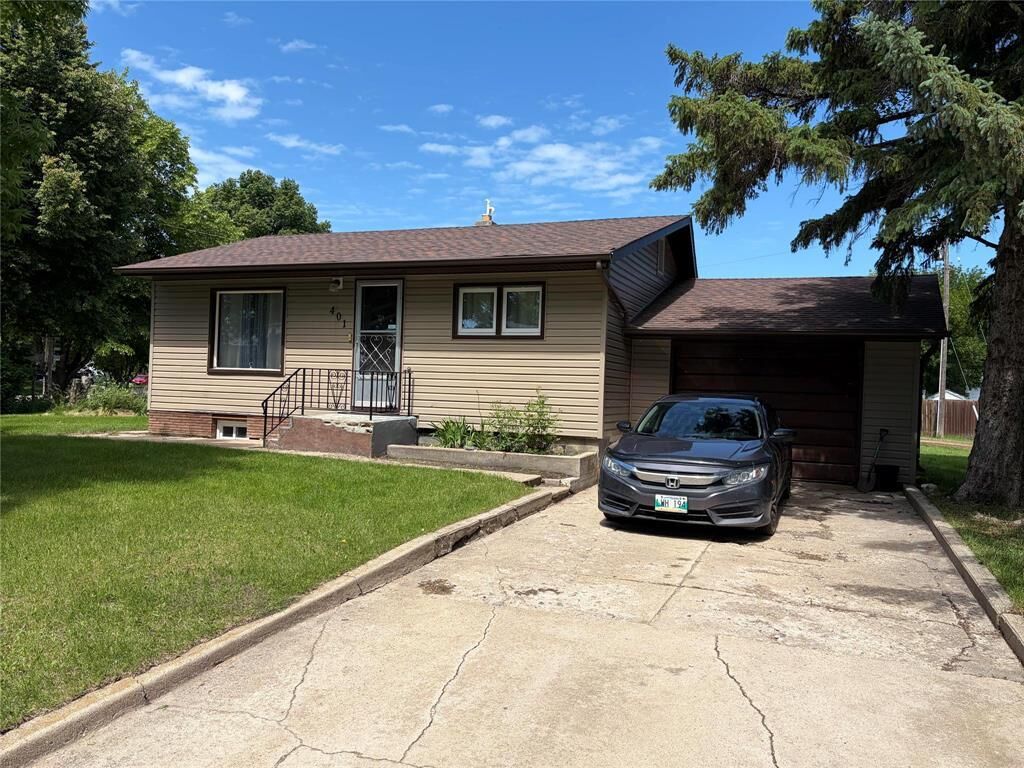 Property Photo: 401 Elizabeth Street MB R0J 1H0