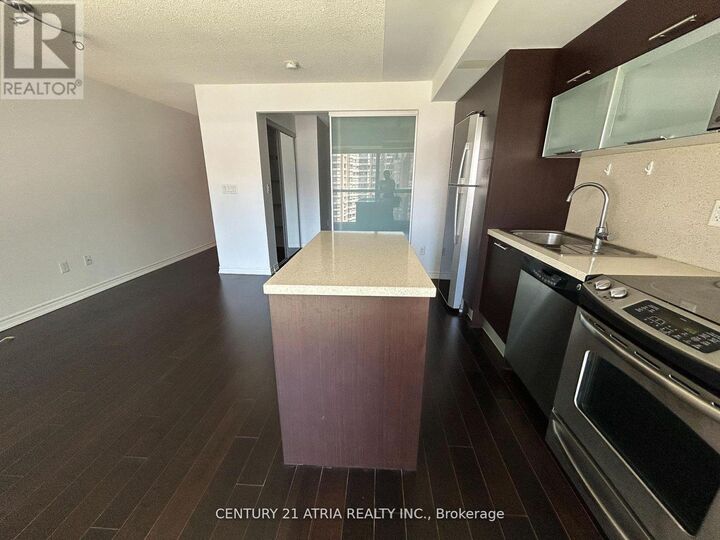 Property Photo: 386 Yonge Street 1019 ON M5B 0A5