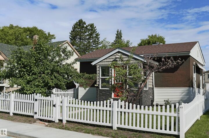 Property Photo: 4807 53 Avenue AB T7Z 1C5