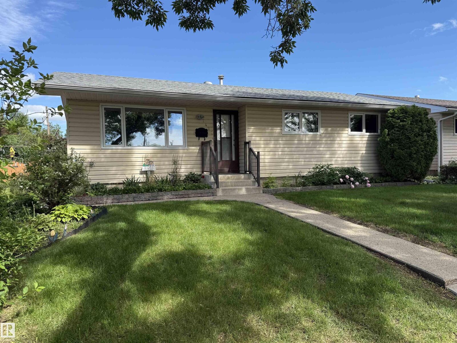 Property Photo: 9421 97 Street AB T8L 1S9