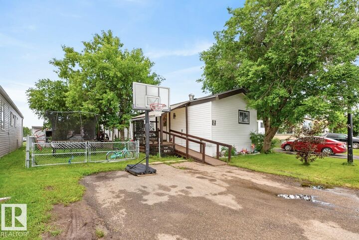 Property Photo: 5220 44 Avenue AB T0C 0S0