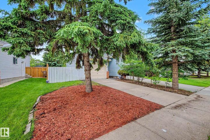 Property Photo: 19 Pineview Drive AB T8N 4R5